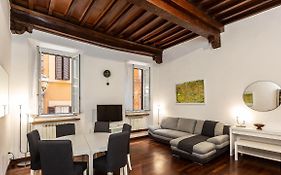 Cartari Rental in Rome Apartment